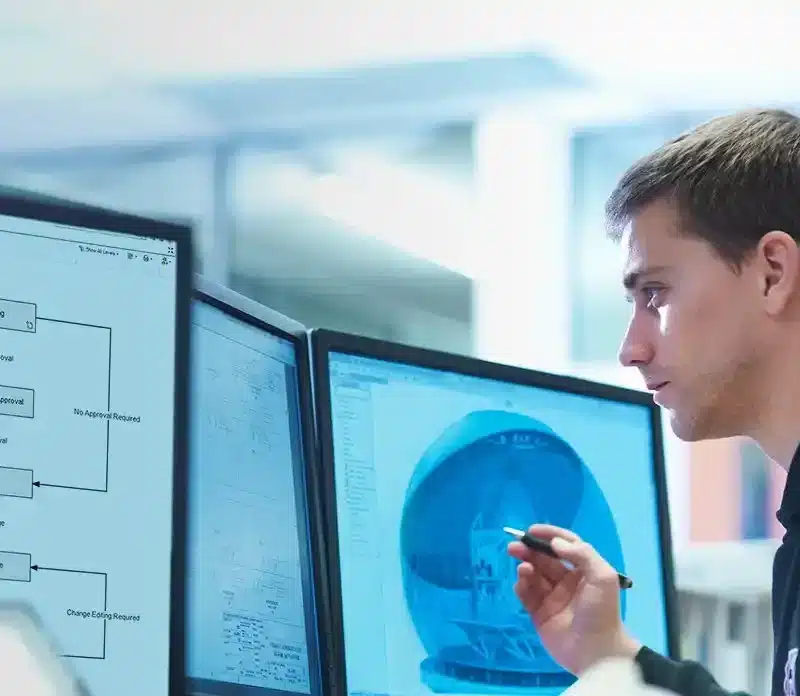 O SOLIDWORKS Manage é um sistema avançado de gestão de dados baseado numa plataforma de registos que estende a gestão global de arquivos e integrações de aplicações habilitadas pelo SOLIDWORKS PDM Professional de forma a incluir um conjunto abrangente de recursos que pode usar e distribuir para as diversas áreas de negócio.